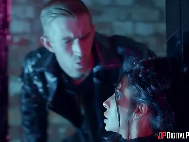 Kinky Monique Alexander and Madison Ivy threesome with Danny D 