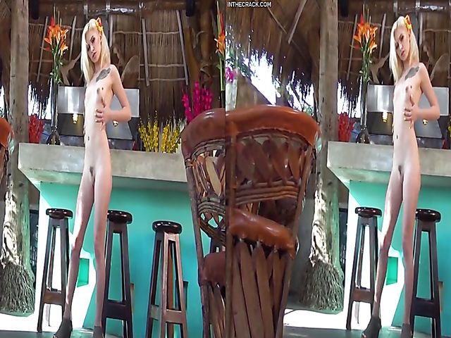 Virtual reality 3D solo with sexy blonde Kiara Cole