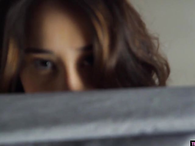 Teen cheerleader Isabella Nice just wants to fuck