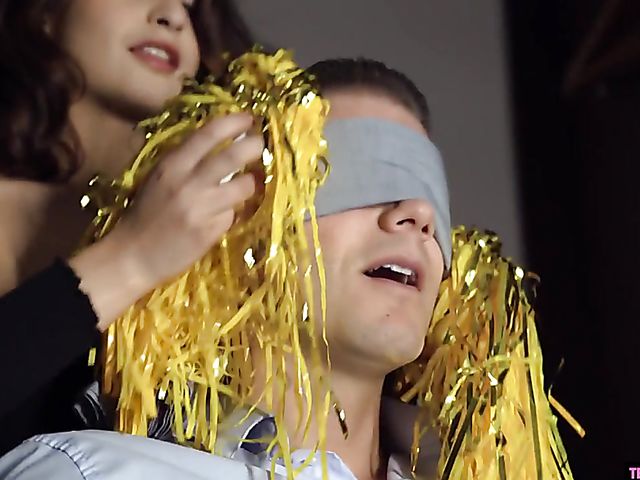 Teen cheerleader Isabella Nice just wants to fuck