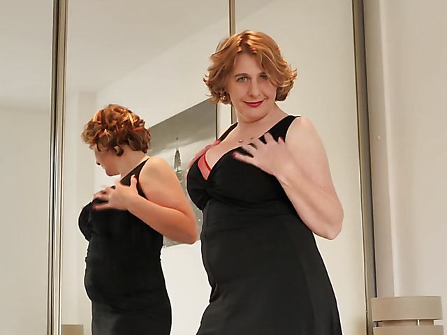 Big breasted mature Camilla gets naked to play with her coochie