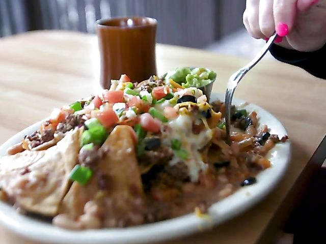 Chloe Temple & Carmen Valentina - MILF teen lesbian lovemaking in bed