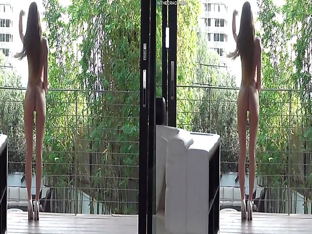 Daisy Stone's spread pussy in 3D virtual reality