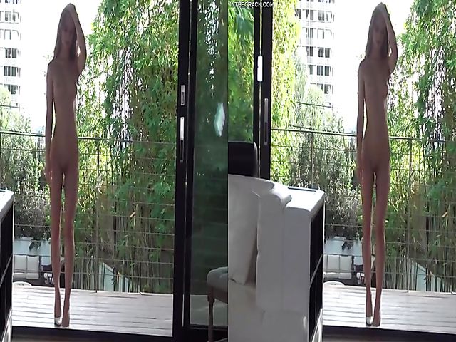 Daisy Stone's spread pussy in 3D virtual reality