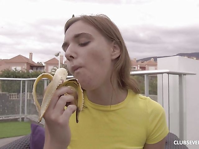 Oxana - Risky teen dildo fucks her snatch outdoors