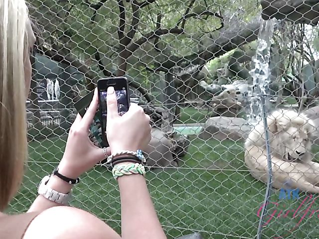 Sexy girlfriend Brooke Wylde displays her big wet tits in the bathtub