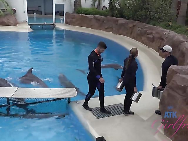 Sexy girlfriend Brooke Wylde displays her big wet tits in the bathtub