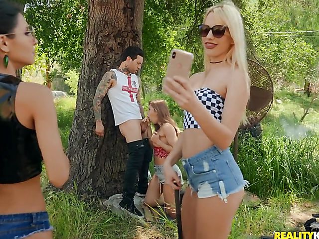 Paige Owens and Small Hands have outdoor sex in front of their friends in Miami