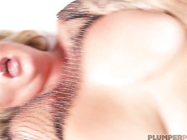 BBW Kendra Kox displays her thick booty and fat tits outside and gets pounded