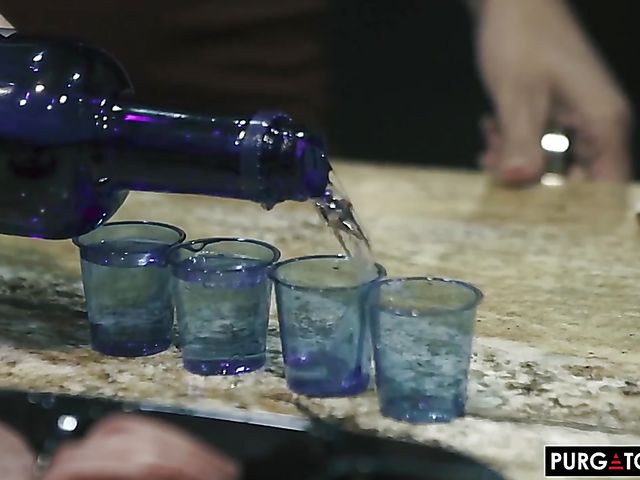 Jaye Summers & Vienna Black - Sexy foursome couples really enjoy