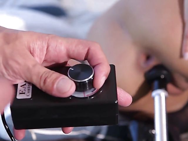 Handcuffed Veronica Leal's kinky sex with an anal machine