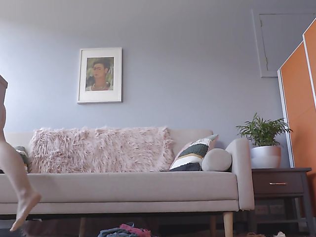 Amber Leigh bares it all and toys her chubby pussy