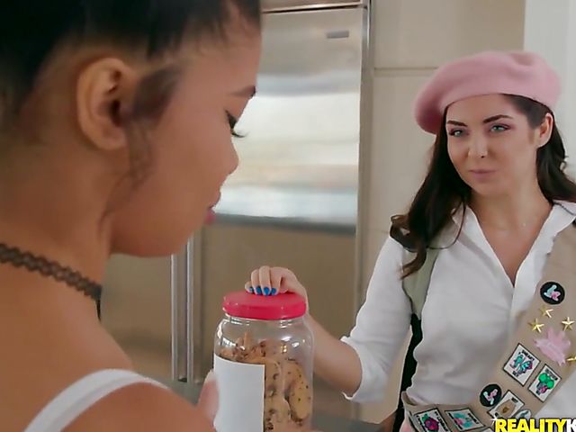 Reality Kings anal with bad cookies selling ranger Keira Croft