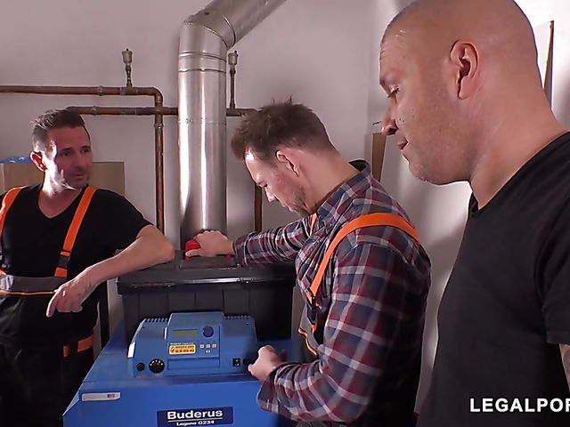 Veronica Avluv - Anal MILF double assfuck with three workers