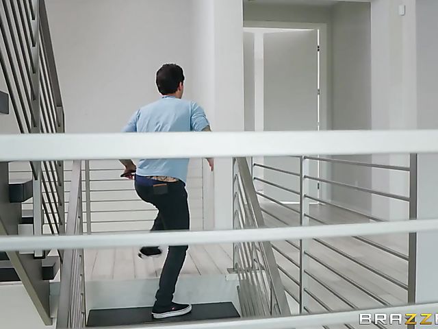 Small Hands has a crush on monster ass ebony BBW Victoria Cakes