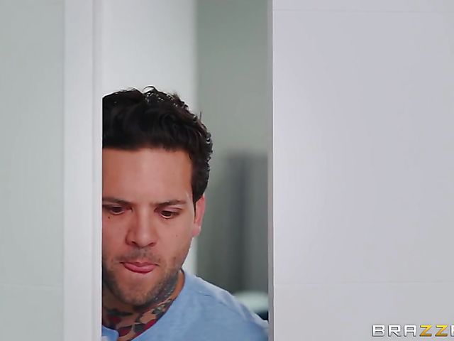 Small Hands has a crush on monster ass ebony BBW Victoria Cakes