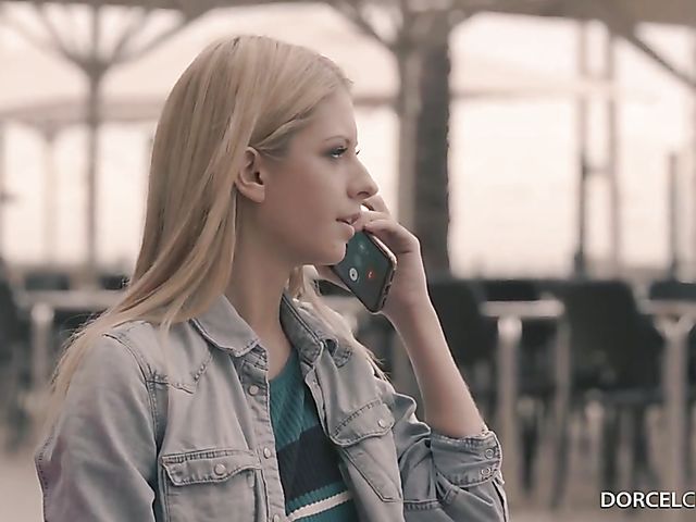 Slim anal lover Rebecca Volpetti gets pounded in the ass