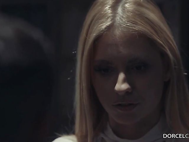 Slim anal lover Rebecca Volpetti gets pounded in the ass