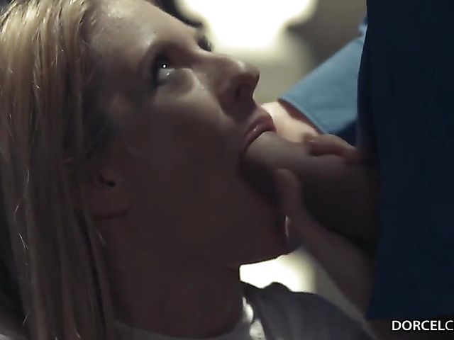 Slim anal lover Rebecca Volpetti gets pounded in the ass