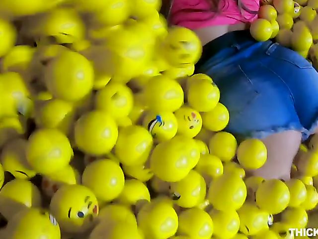 Gia Derza -Teen big ass girl in sexy shorts looking for entertainment