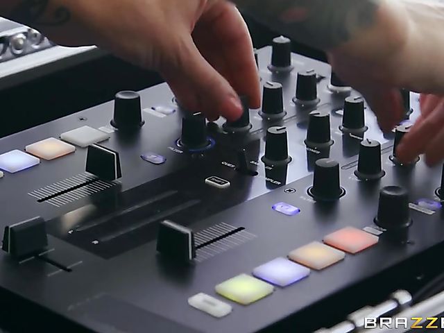 Isabelle Deltore - DJ MILF anal with Keiran Lee at the party