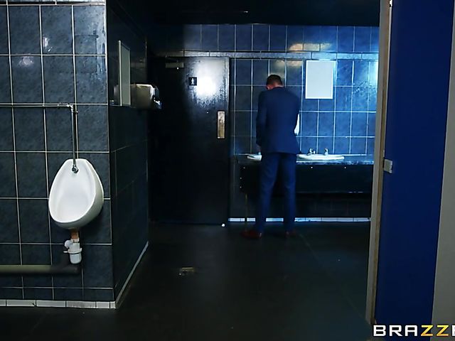 Alyssa Reece - Mistress toilet sex with big dicked Danny D