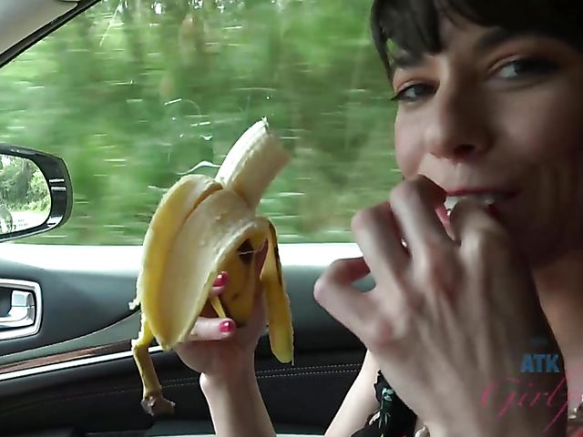 Outdoor POV fun with Vera King on the way to the beach