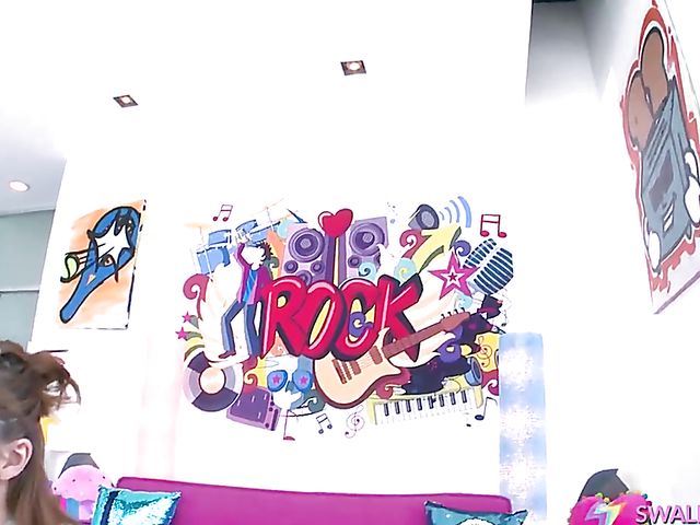 Leah Winters & Scarlett Mae - Two girls deepthroat for your enjoyment