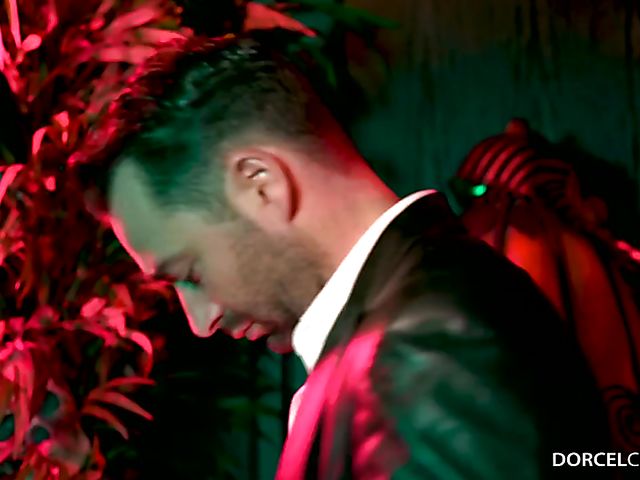 Strip club sex with two superb babes Jenifer Amilton and Paulina Soul