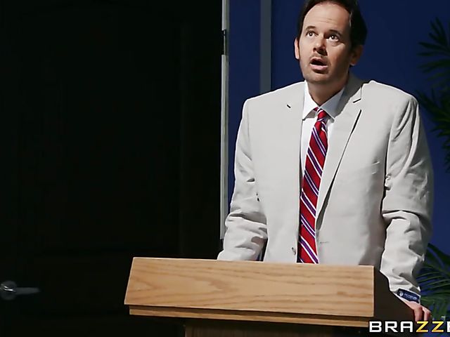 Brazzers student with big natural tits Sofi Ryan gets it