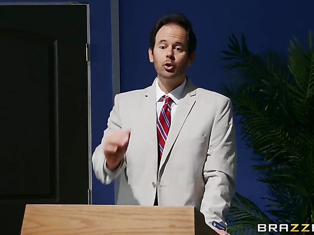 Brazzers student with big natural tits Sofi Ryan gets it