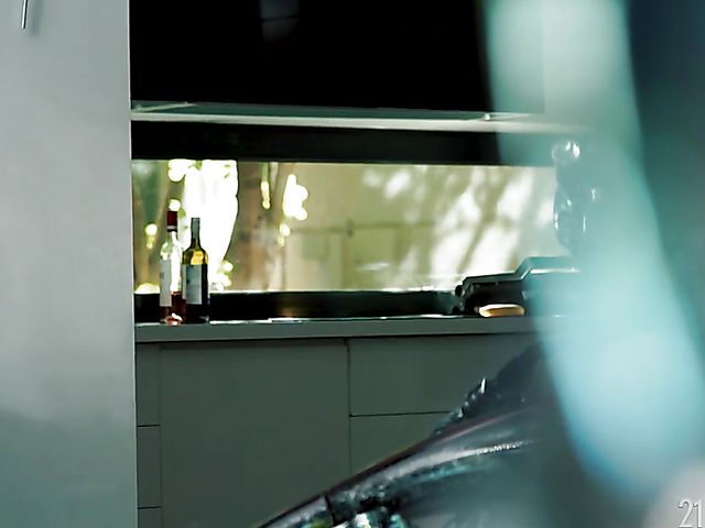 Footsie babes sex with slender brunette Kate Rich