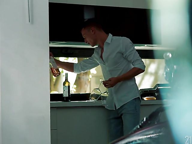 Footsie babes sex with slender brunette Kate Rich