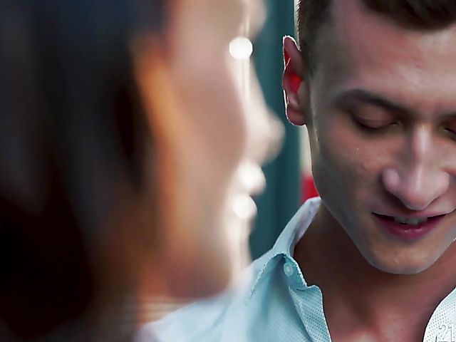 Footsie babes sex with slender brunette Kate Rich