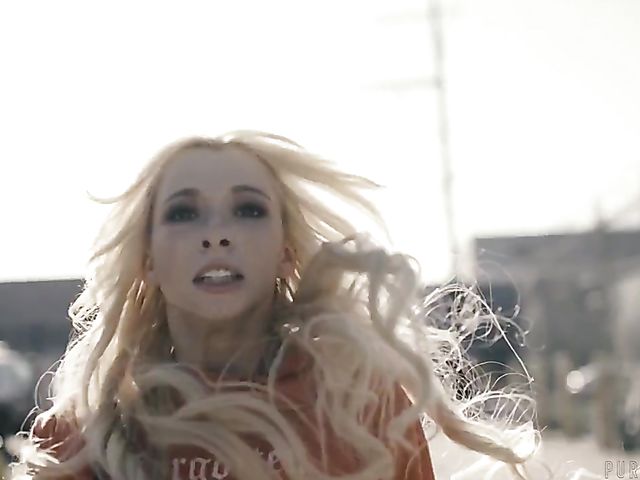 Police lesbian Abigail Mac arresting Kenzie Reeves's pussy