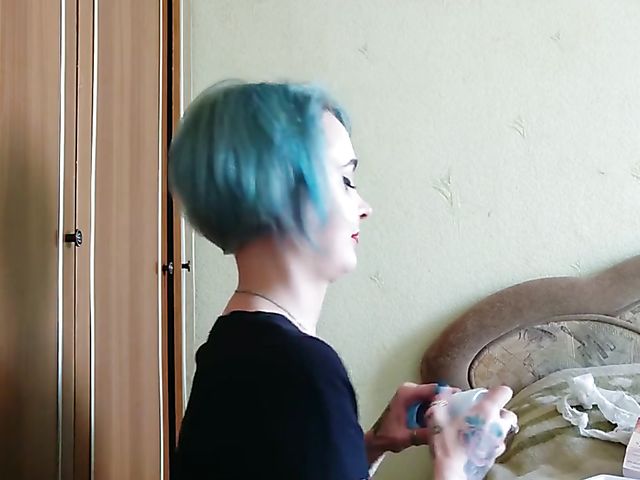 Russian amateur goes out with ben wa balls in her vagina