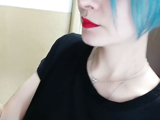 Russian amateur goes out with ben wa balls in her vagina