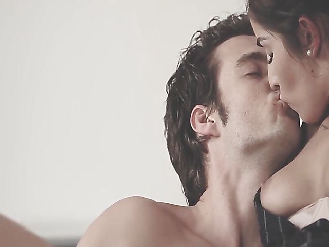 Erotica sex by FrolicMe featuring Loren Minardi fucking with her man