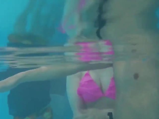 Japanese underwater sex in the swimming pool