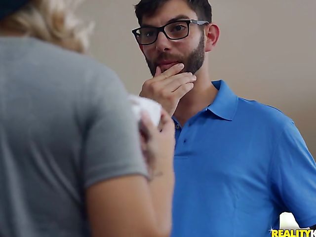 Hung nerd fucks blonde babysitter Daisy Haze in the kitchen