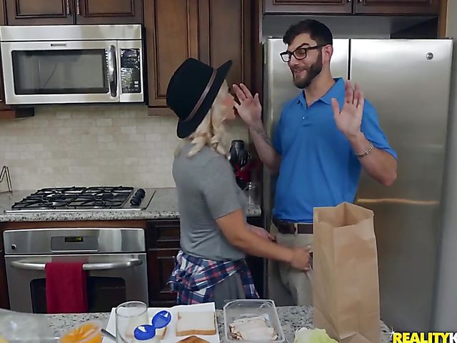 Hung nerd fucks blonde babysitter Daisy Haze in the kitchen