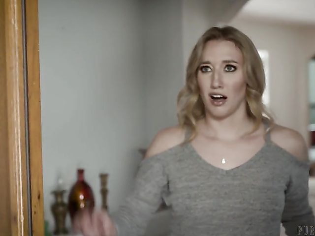 Natural MILF Riley Reyes having sex with Lucas Frost