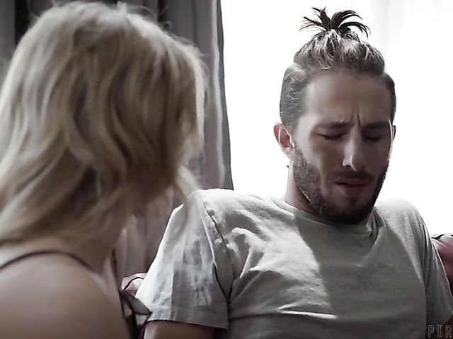 Natural MILF Riley Reyes having sex with Lucas Frost