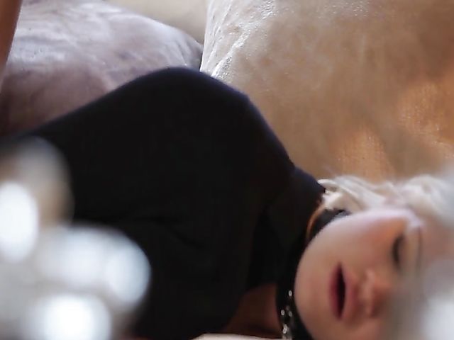 Nipple clamps fuck with big boobed blonde Sienna Day