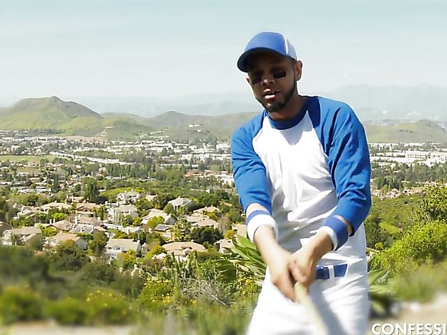 Great outdoor sex with young baseball fan Aria Lee