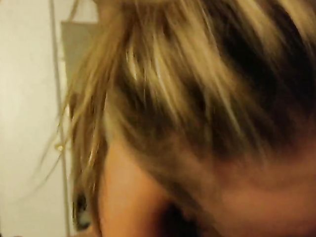 Homemade threesome with a juicy amateur slut