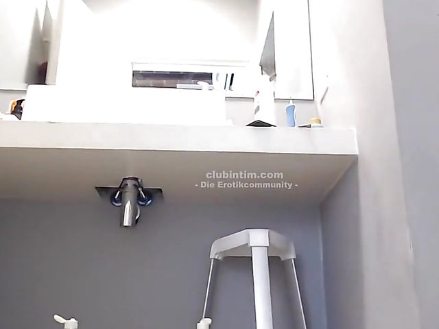 German amateur dildoing her big pumped pussy