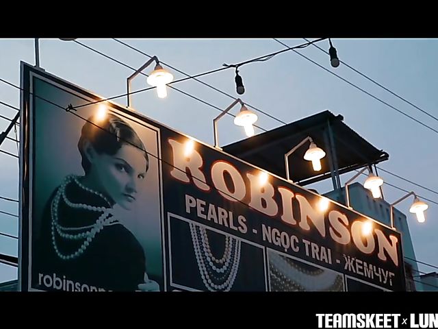 Vietnamese teen Luna X fucking by the sea