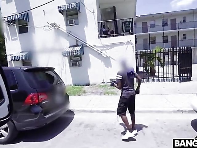 Sporty latina in spandex leggings Maya Farrell rides a cock on a bus