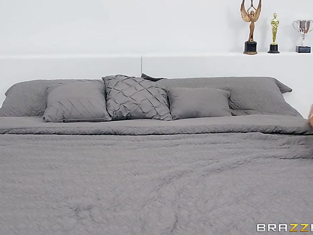 MILF brazzers star Britney Amber uses her big jugs on Keiran Lee